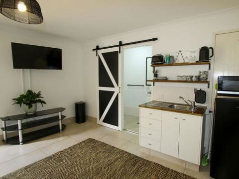 Studio 9 - Accommodation Gold Coast 5