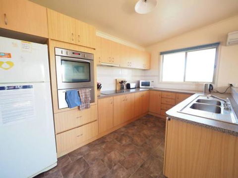 Sunset Deck Beach House Sandy Point - Accommodation Gold Coast 4