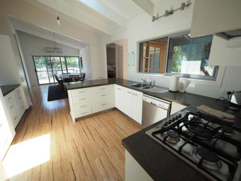 Sleepy Hollow Sandy Point - Accommodation Gold Coast 3