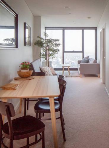 Spectacular City Views Pool & Free Parking - Accommodation Gold Coast 6