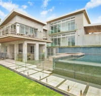 Beachfront Location 28 Mitchell Pde - Gold Coast 4U