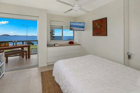 SPECTACULAR OCEAN FRONT Sounion6 - Accommodation Gold Coast 0