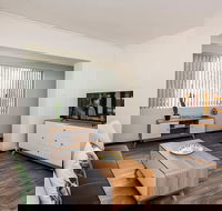 Stylish Apartment in Leafy South Perth - Gold Coast 4U