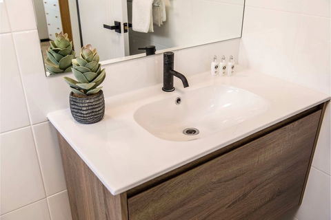 Contemporary 1BR Apartment - Near The City - Gold Coast 4U 6