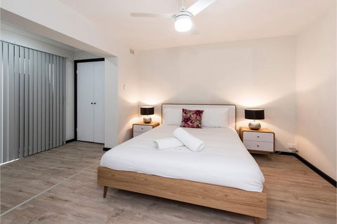 Convenient 1BR Apartment Close To Foreshore & Cbd - Gold Coast 4U 2