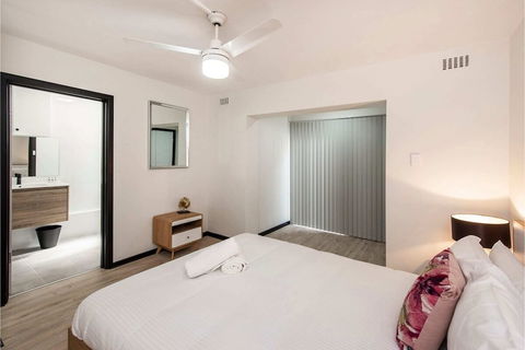 Convenient 1BR Apartment Close To Foreshore & Cbd - Gold Coast 4U 0