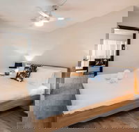 Modern 1 Bedroom Apartment Near the River and the City - Gold Coast 4U