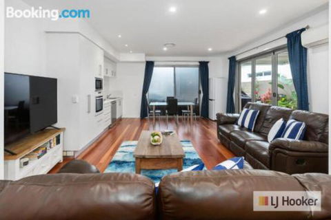 HIGH TIDES On ELLISTON - Accommodation Gold Coast 1