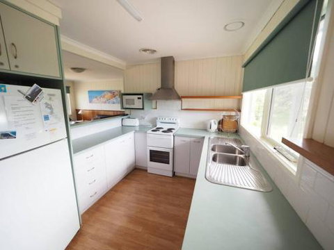 27 Beach Parade Sandy Point - Accommodation Gold Coast 6