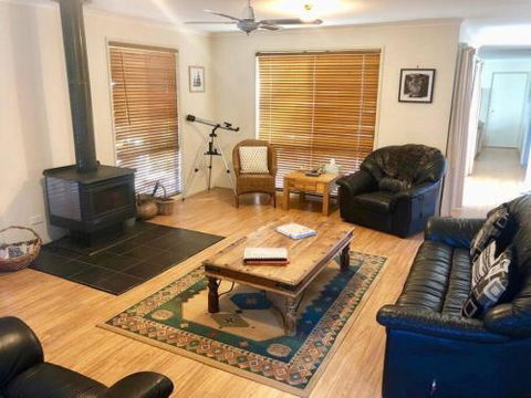 1 Tecoma Avenue Sandy Point - Gold Coast 4U 1
