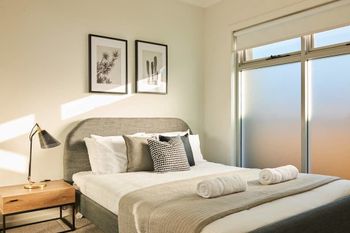 Chic Modern & Designer Apartment - Accommodation Gold Coast 2