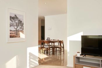 Chic Modern & Designer Apartment - Accommodation Gold Coast 1
