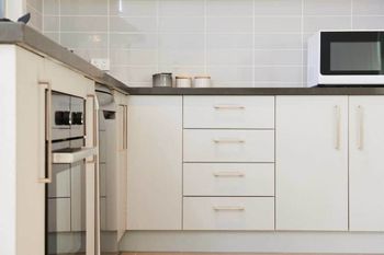Chic Modern & Designer Apartment - Accommodation Gold Coast 3