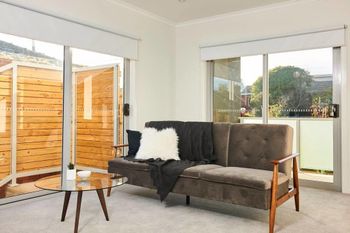 Chic Modern & Designer Apartment - Accommodation Gold Coast 5