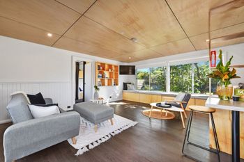 4 Bedroom Entertainer With Bungalow Next To Beach - 1 Gold Coast 0