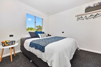 4 Bedroom Entertainer With Bungalow Next To Beach - 1 Gold Coast 5