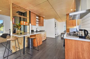 4 Bedroom Entertainer With Bungalow Next To Beach - 1 Gold Coast 3