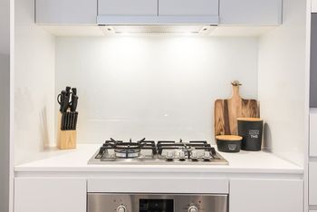 Designer CBD Apartment With Infinity Pool - Accommodation Gold Coast 6