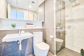 Designer CBD Apartment With Infinity Pool - Accommodation Gold Coast 3
