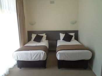 Oriana Motor Inn - 1 Gold Coast 2