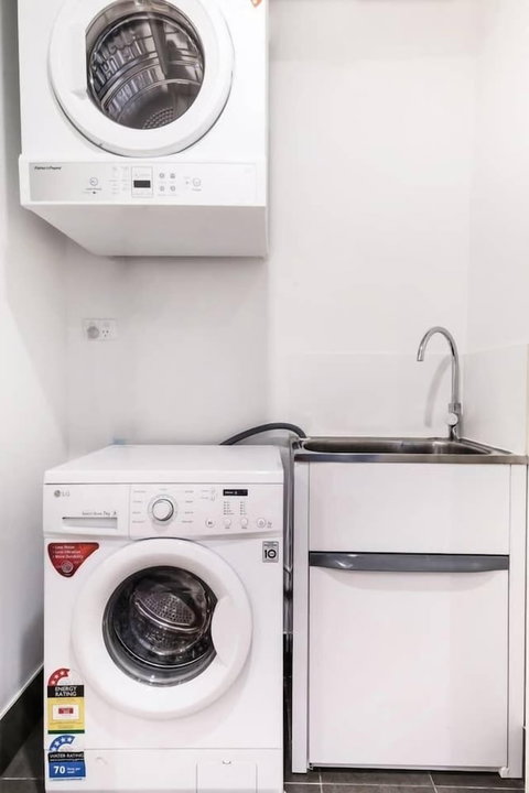 F03-darling Harbour 1 BDR APT - 1 Gold Coast 5