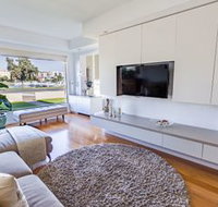 Serene Marinafront 3BR Retreat - Accommodation Gold Coast