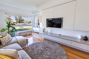 Serene Marinafront 3BR Retreat - Accommodation Gold Coast 0