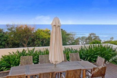 R & W Noosa Holidays 19 The Esplanade - Gold Coast 4U 1