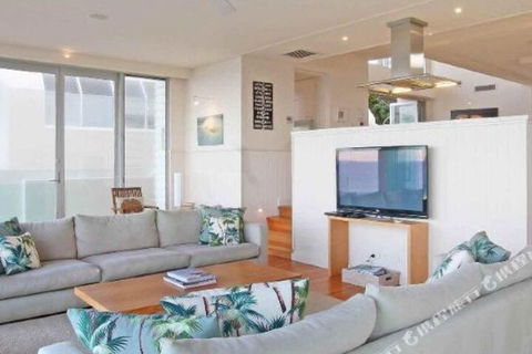 R & W Noosa Holidays 19 The Esplanade - Gold Coast 4U 5