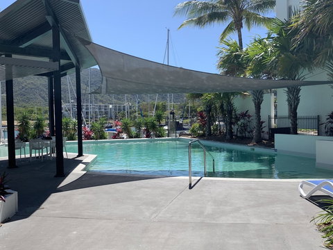 Magnetic Blue Waterfront Apartments - 1 Gold Coast 2