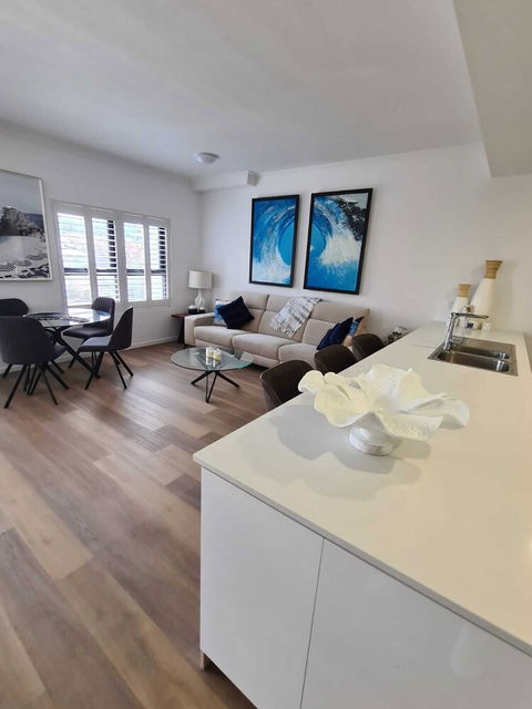 Modern 2 BR With Private Pool & Garden - Accommodation Gold Coast 3