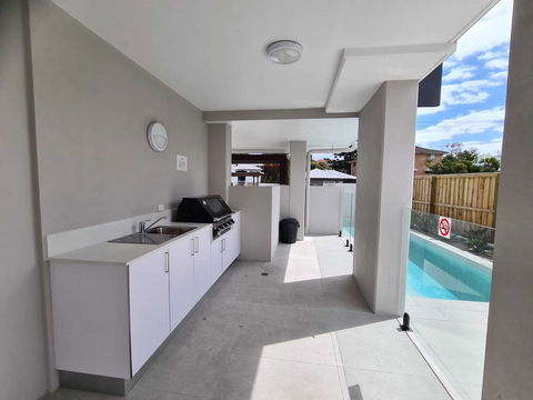 Modern 2 BR With Private Pool & Garden - Accommodation Gold Coast 1