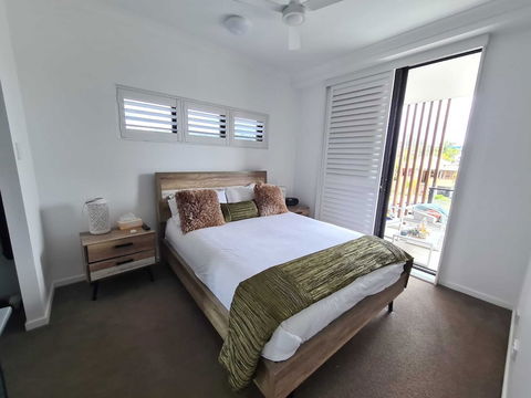 Modern 2 BR With Private Pool & Garden - Accommodation Gold Coast 4