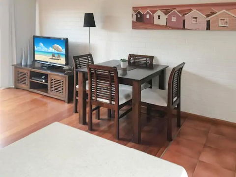 Home Near Shops & Beach - Accommodation Gold Coast 3