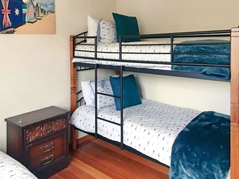 Home Near Shops & Beach - Accommodation Gold Coast 5