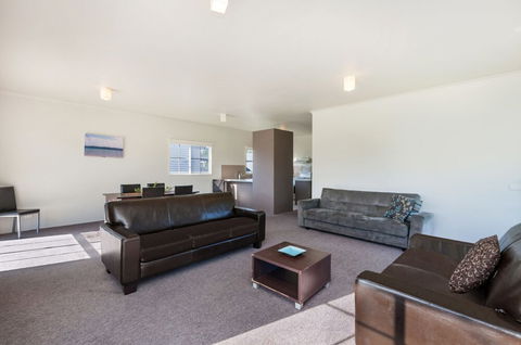 Julieanne - Accommodation Gold Coast 6