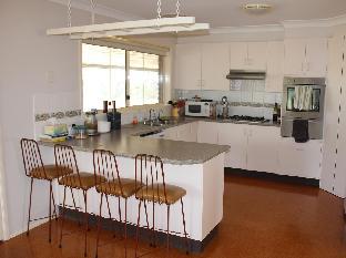 Waterfall Way Accommodation - Gold Coast 4U 0