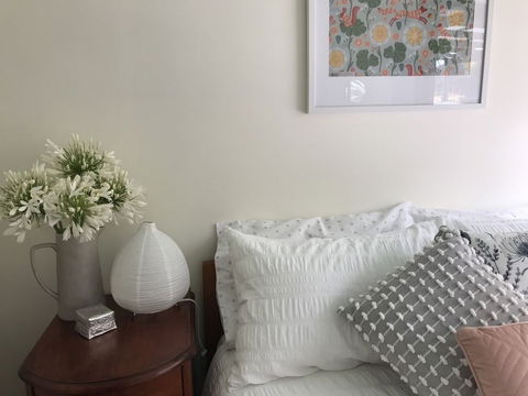 Beautiful Cottage, Ocean Views, Amazing Gardens, 12 Minute Walk To Beach - 1 Gold Coast 6