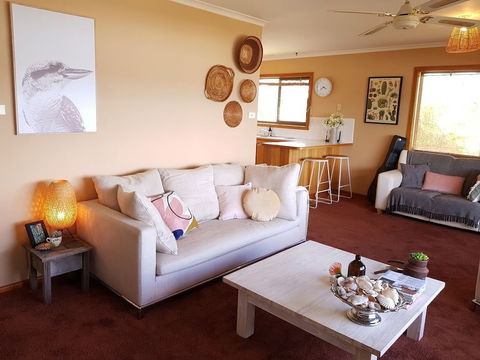 Beautiful Cottage, Ocean Views, Amazing Gardens, 12 Minute Walk To Beach - 1 Gold Coast 1