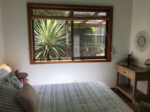 Beautiful Cottage, Ocean Views, Amazing Gardens, 12 Minute Walk To Beach - 1 Gold Coast 3