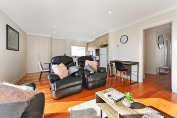 Spacious & Bright 4 Bedroom Home - Accommodation Gold Coast 1