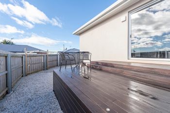 Spacious & Bright 4 Bedroom Home - Accommodation Gold Coast 3