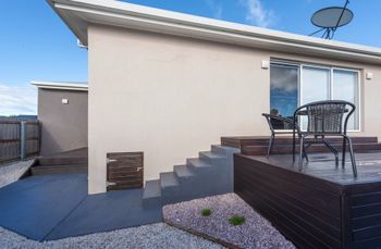 Spacious & Bright 4 Bedroom Home - Accommodation Gold Coast 5