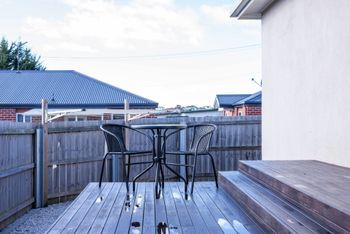 Spacious & Bright 4 Bedroom Home - Accommodation Gold Coast 6