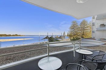 The Oak Room 106 - Accommodation Gold Coast 0