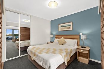 The Oak Room 106 - Accommodation Gold Coast 4