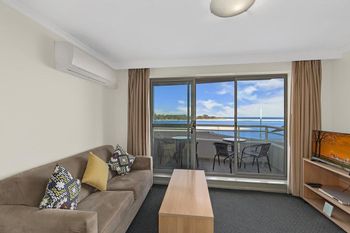 The Oak Room 106 - Accommodation Gold Coast 5