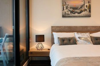 Panoramic Melbourne Views From Stylish Apartment - Accommodation Gold Coast 2