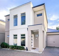 Modern Seaside Sanctuary - Gold Coast 4U
