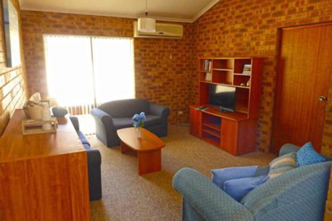 Dolphins Delight At Culburra Beach - 1 Gold Coast 0